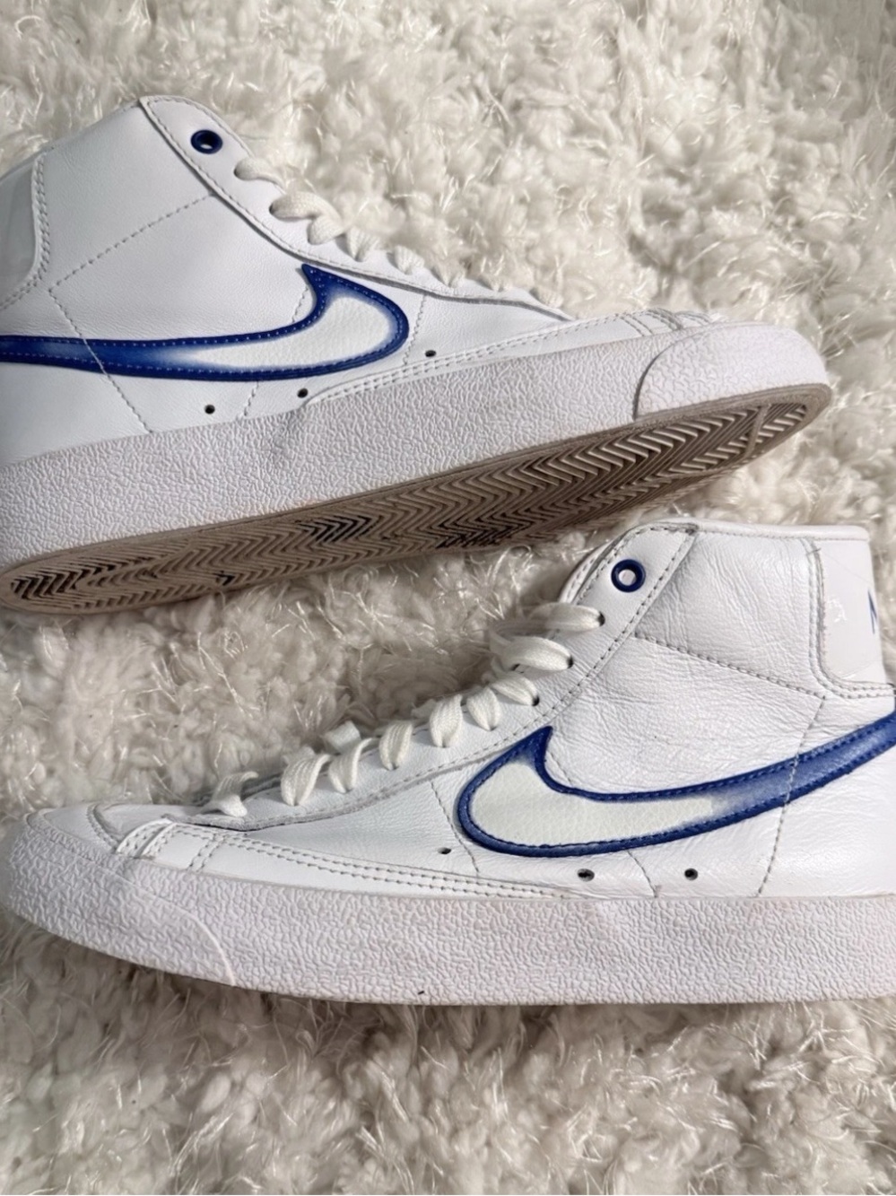 Woman  NIKE BLAZER MID 77 WHITE-HYPER BLUE "AIRBRUSH" SZ 7